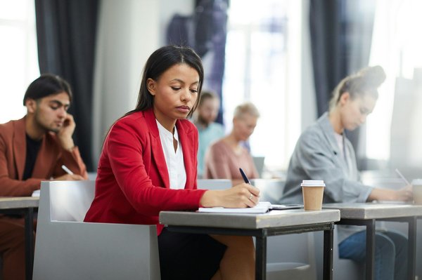 Guide complet des diplômes en france : trouvez votre formation diplômante